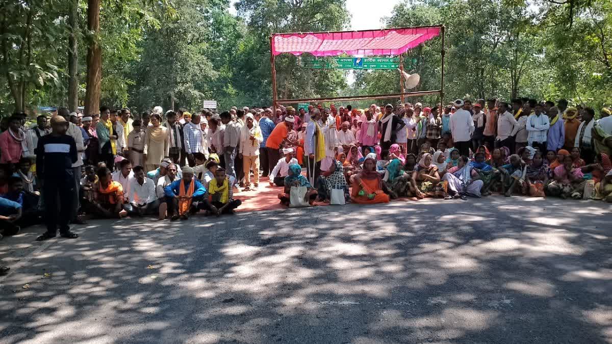 Villagers protest in Dhamtari