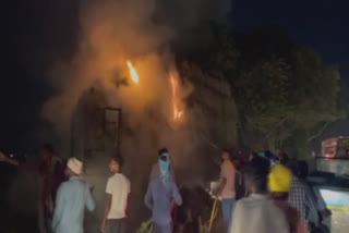 A tractor trolley full of straw caught fire in Gurdaspur