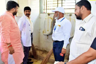 DEAN OF NANDED HOSPITAL AND I CLEANED THE TOILET TOGETHER SENA MP HEMANT PATIL