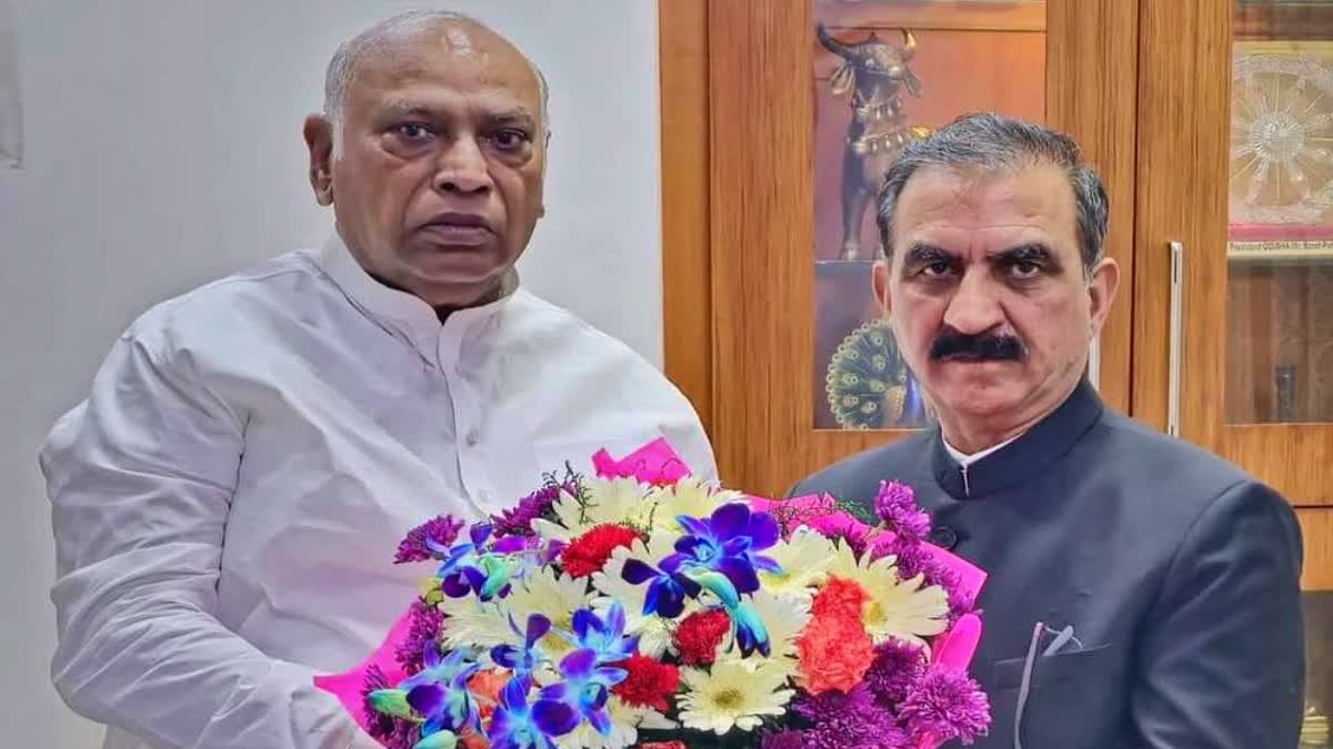 CM SUKHU MET MALLIKARJUN KHARGE