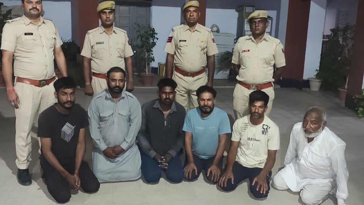 पुलिस ने 6 तस्करों को दबोचा