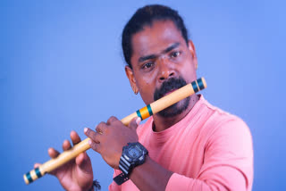 FLUTE PLAYER  മൂക്കിലൂടെയും സംഗീതം  പുല്ലാംകുഴൽ കലാകാരന്‍ കിഷോര്‍  FLUTE ARTIST KISHORE