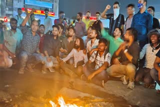 Students burnt CM Hemant effigy