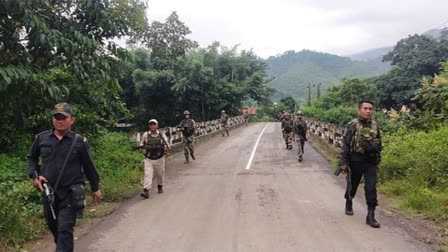 मणिपुर: सुरक्षा बलों ने संवेदनशील इलाकों में तलाशी अभियान चलाया, हथियार, गोला-बारूद जब्त - Manipur search operations