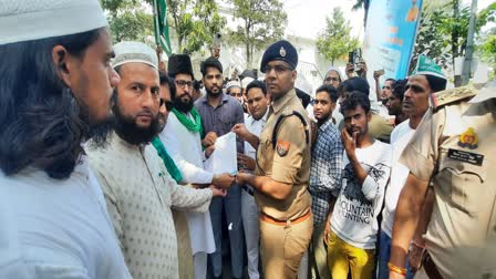 MIM staged a strong protest against the person who insulted the honor of the Prophet