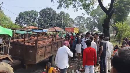 Narmadapuram road accident