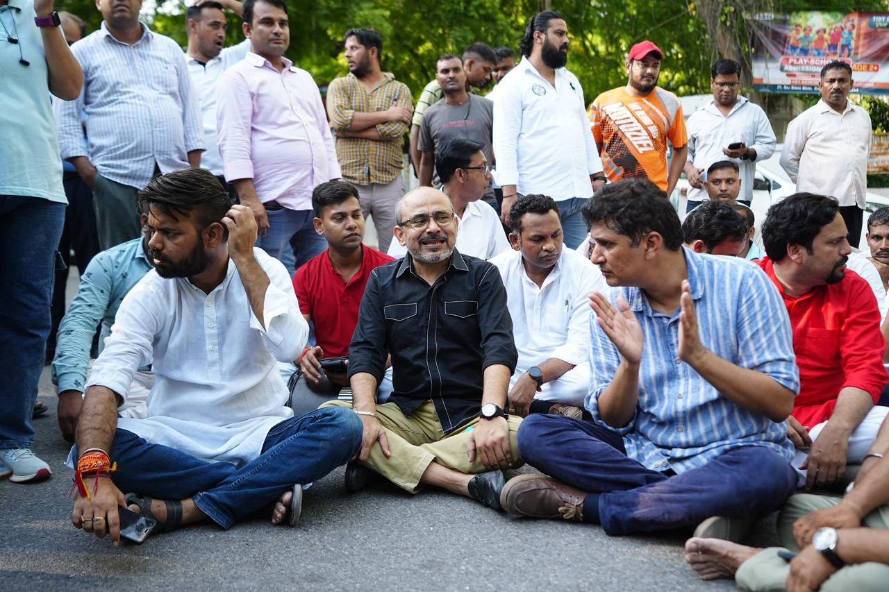 मंत्री सौरभ भारद्वाज ने कहा कि भारतीय जनता पार्टी ने दिल्ली के लोगों और बस मार्शलों को धोखा दिया है.