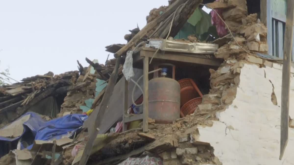 Nepal govt scrambles to rush aid to quake victims