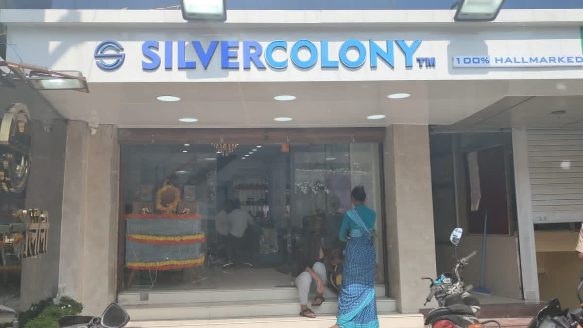 Theft in exclusive silver showroom in Lalpur Ranchi