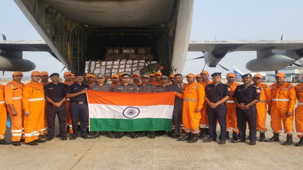 India hands over first consignment of emergency relief materials to quake-hit Nepal