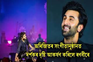 Ranbir Kapoor grooves to 'Channa Mereya', bows down to Arijit Singh on stage