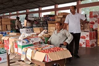 sale of Kashmiri apples on Chhath