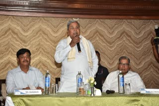 Etv Bharatcm-siddaramaiah-felicitations-to-the-officials-who-worked-hard-to-make-dasara-successful