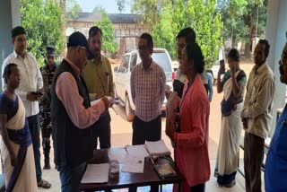 http://10.10.50.75//jharkhand/05-November-2023/jh-sim-01-deputy-commissioner-arrived-to-inspect-the-revision-program-on-sunday-photo-jh10018_05112023161010_0511f_1699180810_285.jpg