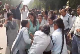 Protests continue in IIT-BHU campus over molestation case, students demand justice