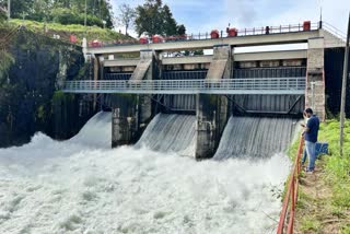 Heavy Rain In Idukki Ponmudi Dam Shutter Opened  ഇടുക്കിയിൽ കനത്ത മഴ  പൊന്മുടി അണകെട്ടിലെ ഷട്ടറുകൾ തുറന്നു  ജാഗ്രതാ നിർദ്ദേശം  പൊന്മുടി അണക്കെട്ട് തുറന്നു  പൊന്മുടി