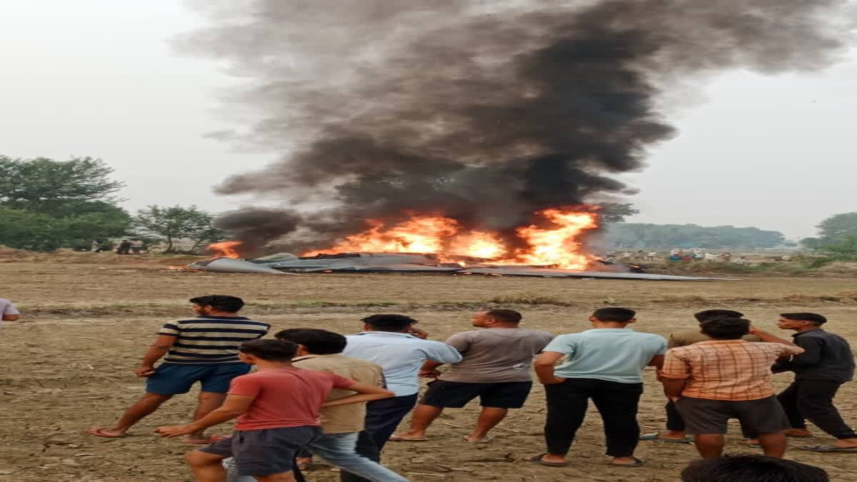 According to eyewitnesses, the plane was engulfed in flames as it flew erratically across the sky before crashing in an empty field, narrowly avoiding the populated area.