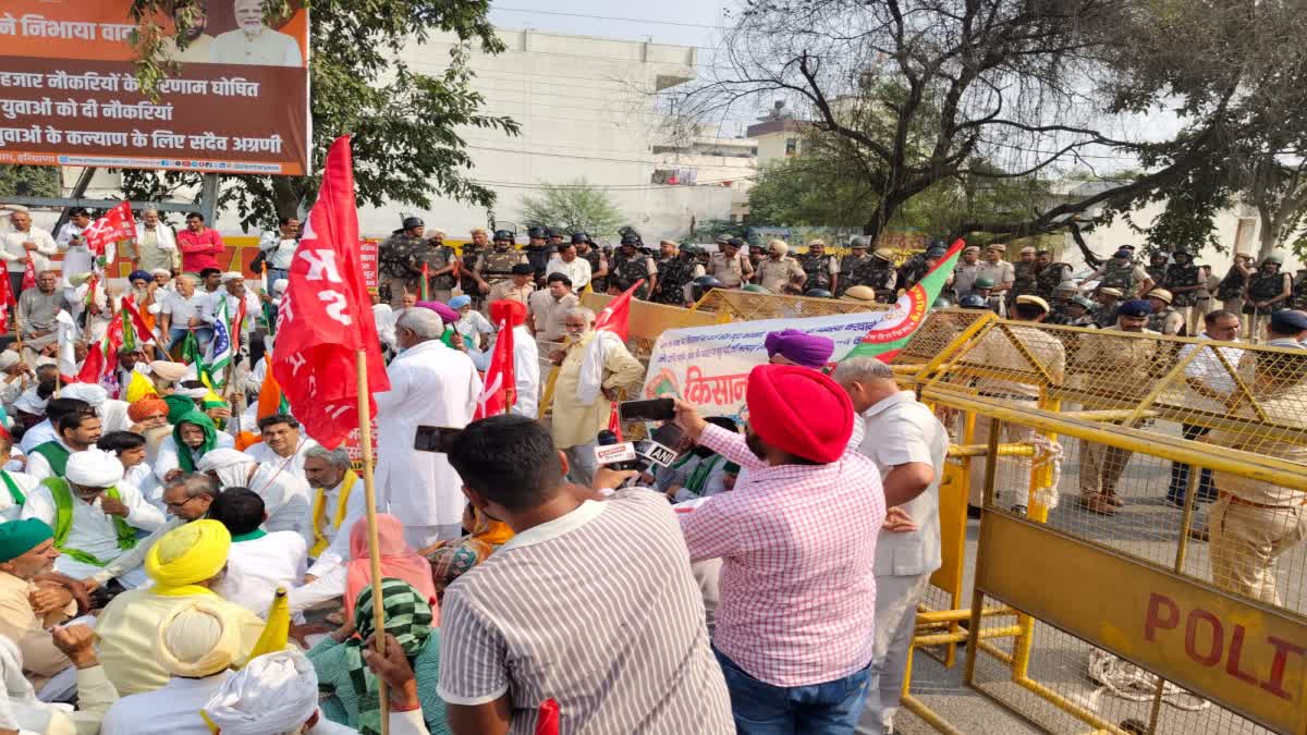 Police stopped the farmers marching to Haryana CM residence in Kurukshetra