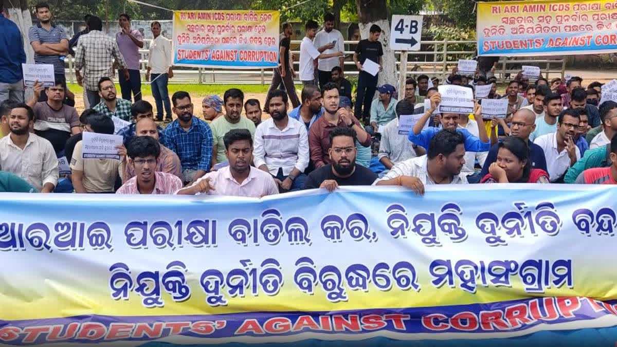 RI And Amin Aspirants Protest