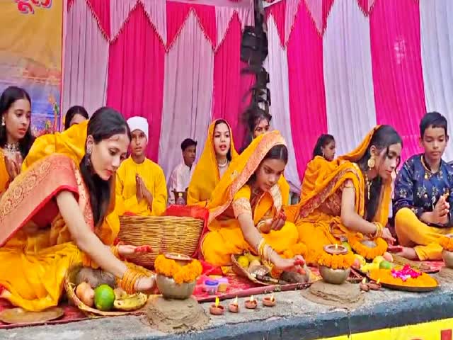 CHHAT PUJA WISHES AND WORSHIPING LORD SUN CHHATHI MAIYA IN CHHAT MAHAPARV TO CELEBRATE CULTURE