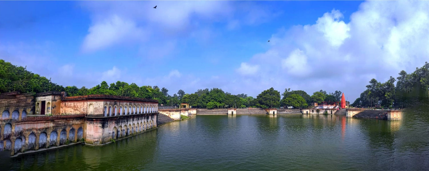 Lord Ram resides on the roads of Ayodhya