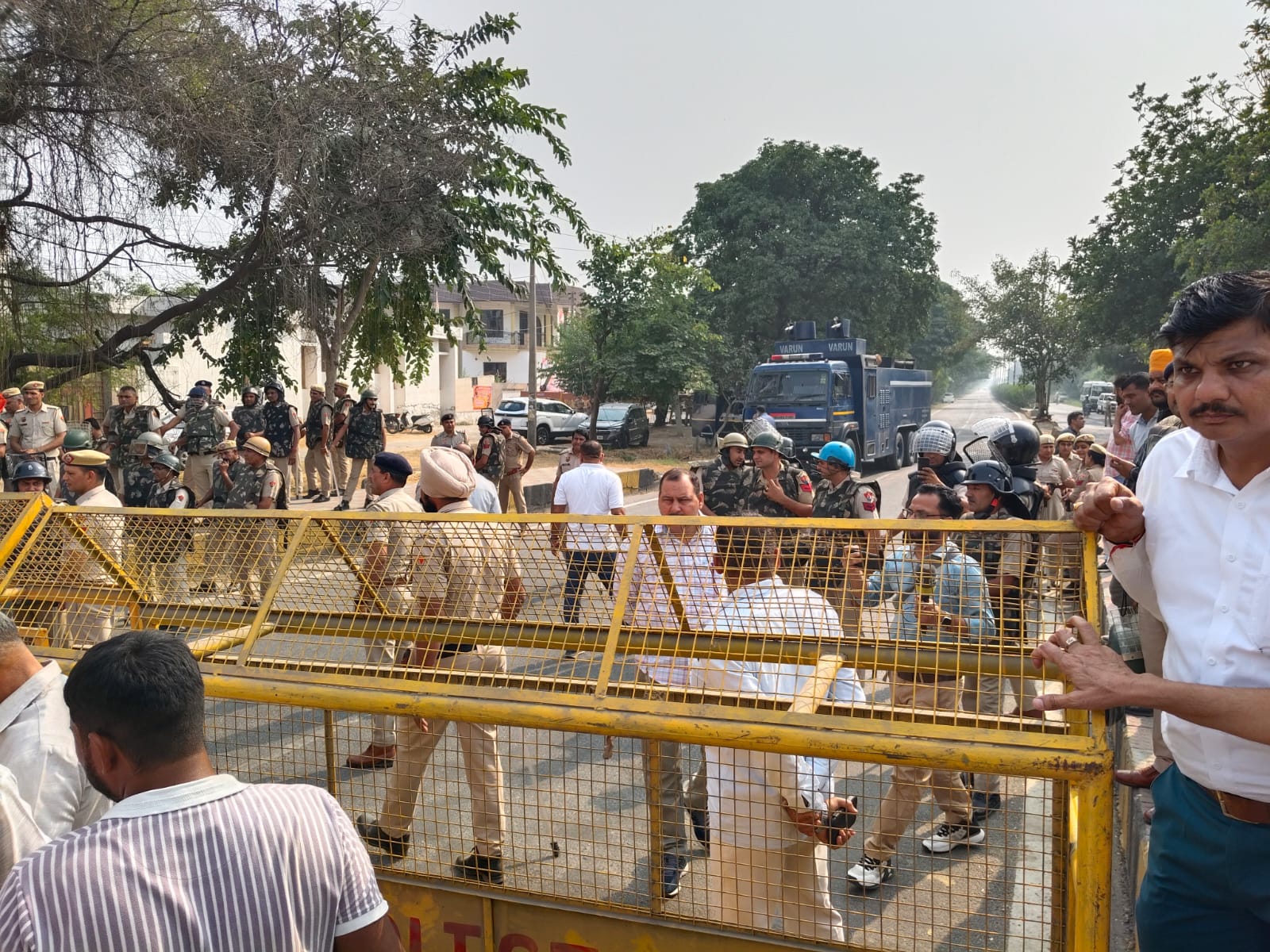 Police stopped the farmers marching to Haryana CM residence in Kurukshetra