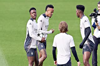 REAL MADRID FOOTBALLERS IN PRACTICE