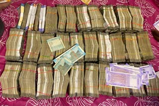 police-seize-money-jewellery-during-raids in Ranchi