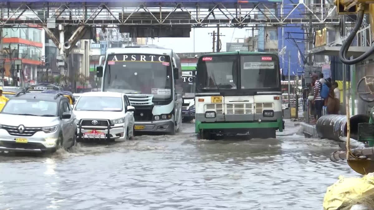 Cyclone Michaung  Andhra Pradesh Michaung  Michaung Cyclone Making Landfall Today  Michaung Cyclone Landfall  Andhra Pradesh Rain Alert  Tamil Nadu Michaung Cyclone  മിഷോങ് ചുഴലിക്കാറ്റ്  ആന്ധ്രാപ്രദേശ് മഴ  ചുഴലിക്കാറ്റ് ആന്ധ്രപ്രദേശ് തീരത്തേക്ക്  മിഷോങ് ചുഴലിക്കാറ്റ് ആന്ധ്രാപ്രദേശ്  ആന്ധ്രാപ്രദേശ് മഴക്കെടുതി