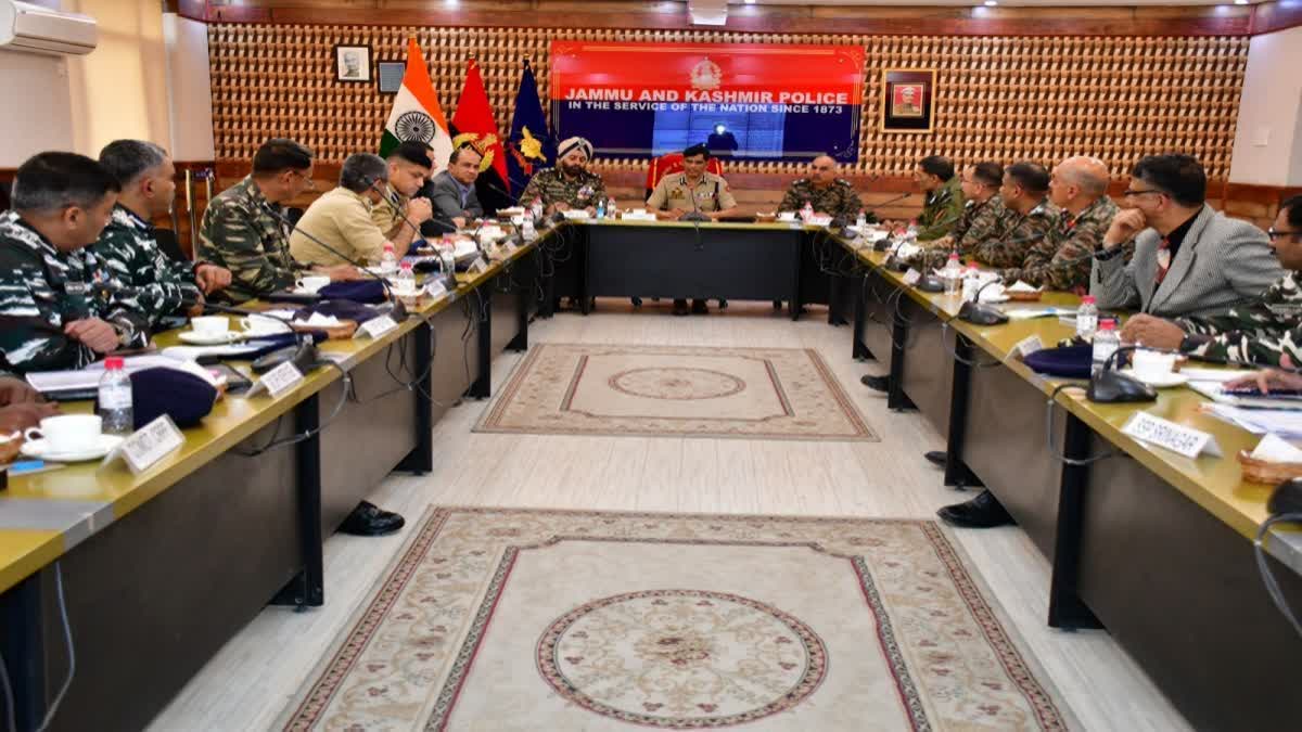 adgp-law-and-order-chairs-security-review-meeting-in-srinagar