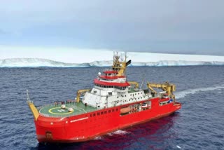 British ship crosses paths with largest iceberg