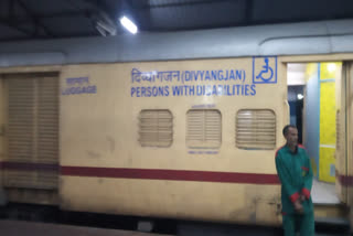 Man Committed Suicide in Train Standing on Gorakhpur Railway Station Platform Train Going to Bihar