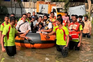 Aamir Khan From Chennai Floods