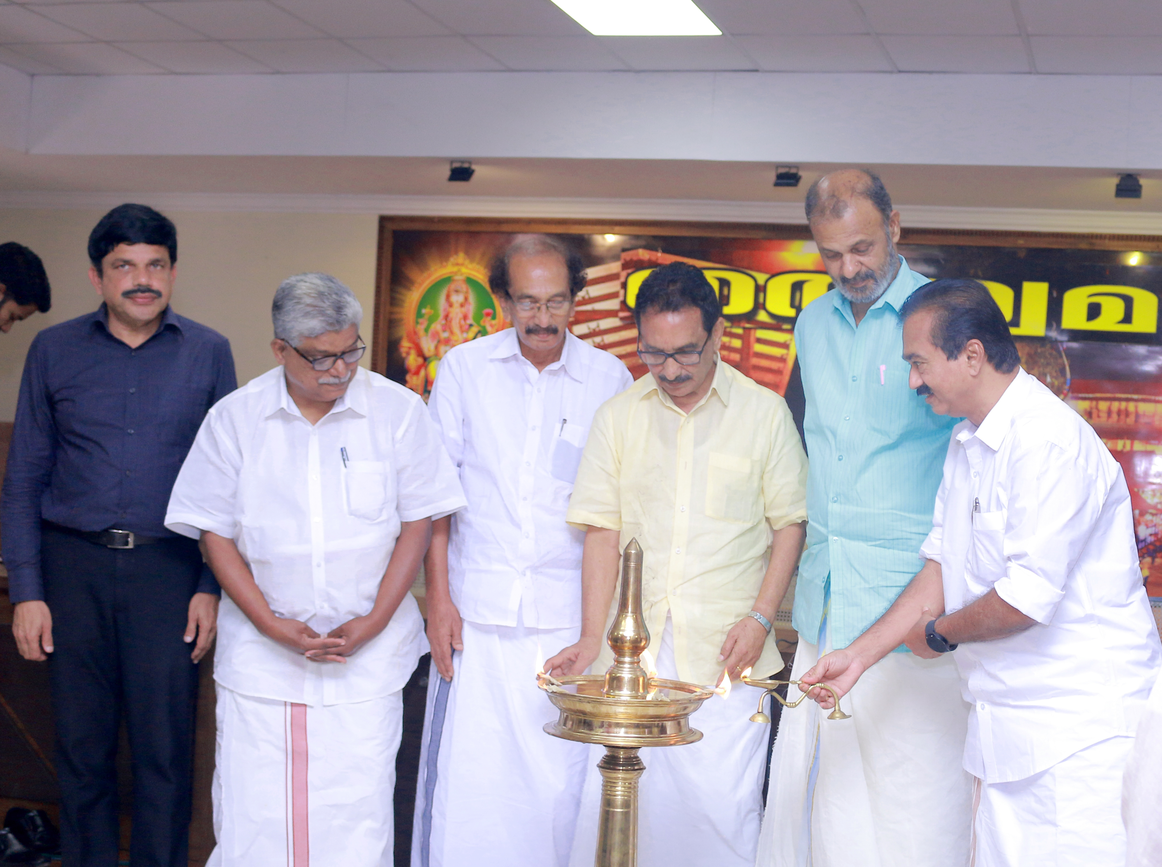 Legislative Council  Legislative Committee  Facilities for senior citizens visiting Sabarimala  Sabarimala  നിയമസഭാ സമിതി  മുതിര്‍ന്ന പൗരന്മാര്‍  ശബരിമല  senior citizens  മുതിര്‍ന്നപൗരന്മാരുടെ ക്ഷേമം  Welfare of senior citizens  Facilities for senior citizens