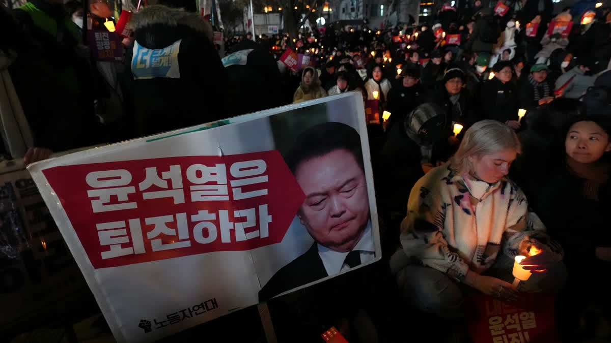 People hold candles during a candlelight vigil against South Korean President Yoon Suk Yeol in Seoul, South Korea, Wednesday, Dec. 4, 2024.