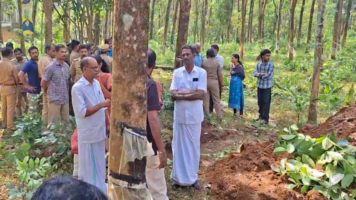 WILD ELEPHANT CALF IN SEPTIC TANK  THRISSUR PALAPPILLY ELEPHANT  തൃശൂര്‍ കാട്ടാന കുട്ടി ചരിഞ്ഞു  കാട്ടാനക്കുട്ടി സെപ്റ്റിക് ടാങ്കിൽ