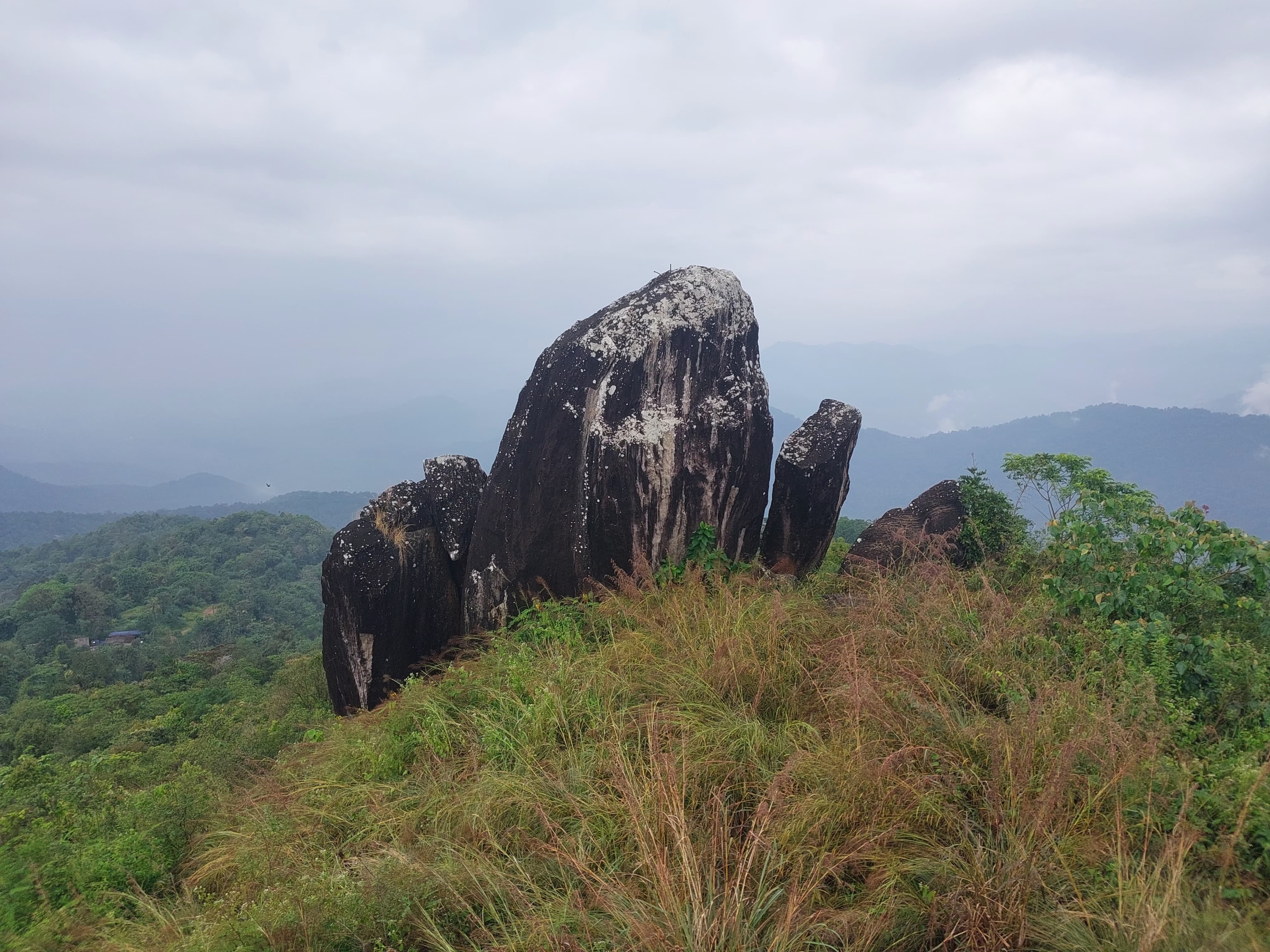 TOURIST ATTRACTIONS IN KANNUR  TOURIST SPOTS IN KANNUR  THIRUNETTI KALLU VIEW POINT  ജോസ്‌ ഗിരി തിരുനെറ്റിക്കല്ല്