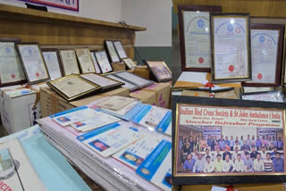 : A fake Bachelor of Electro-Homeopathy Medicine and Surgery (BEMS) degree racket was busted in Gujarat's Surat with the arrest of 13 persons, including 10 fake doctors, a police official said on Thursday.