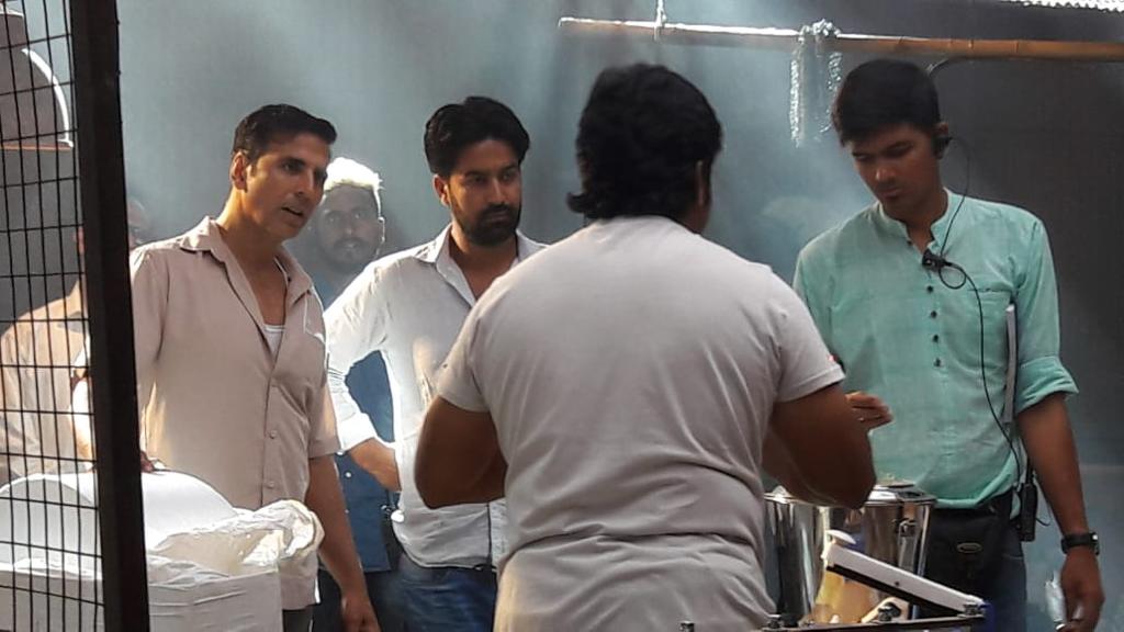 Kashmir cinematographer Mir Tanveer (M) with Bollywood actor Akshay Kumar on the sets