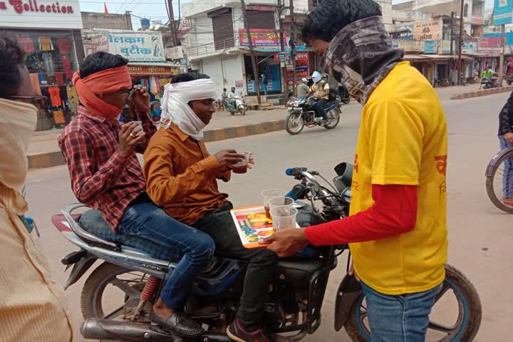 Raipur wakta manch distributed kadha for immunity boosting