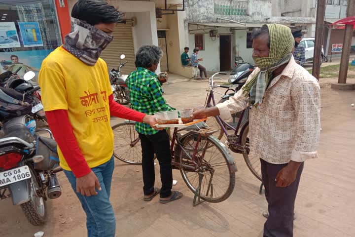 Raipur wakta manch distributed kadha for immunity boosting