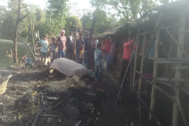 Two houses caught fire in Kewati block Darbhanga 