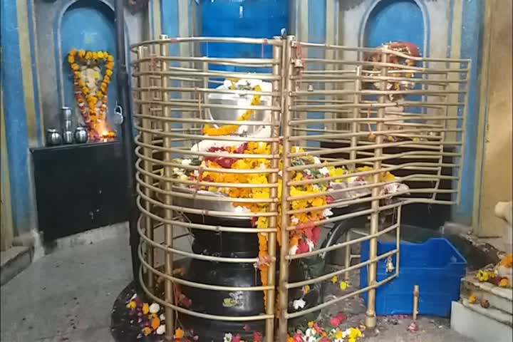 ahoi ashtami celebrated in mankameshwar temple of lucknow