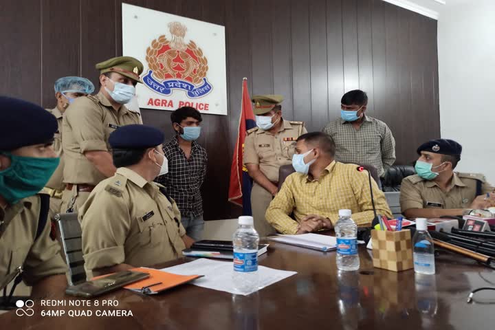 पुलिस की गिरफ्त में आरोपी