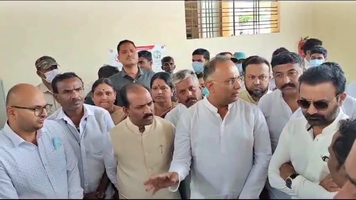 Health Minister Dinesh Gundu Rao visited.