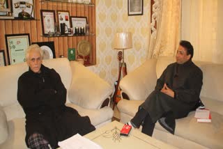 Kashmiri writer Bashir Dada (L) in conversation with ETV Bharat Correspondent Parvez Ud Din