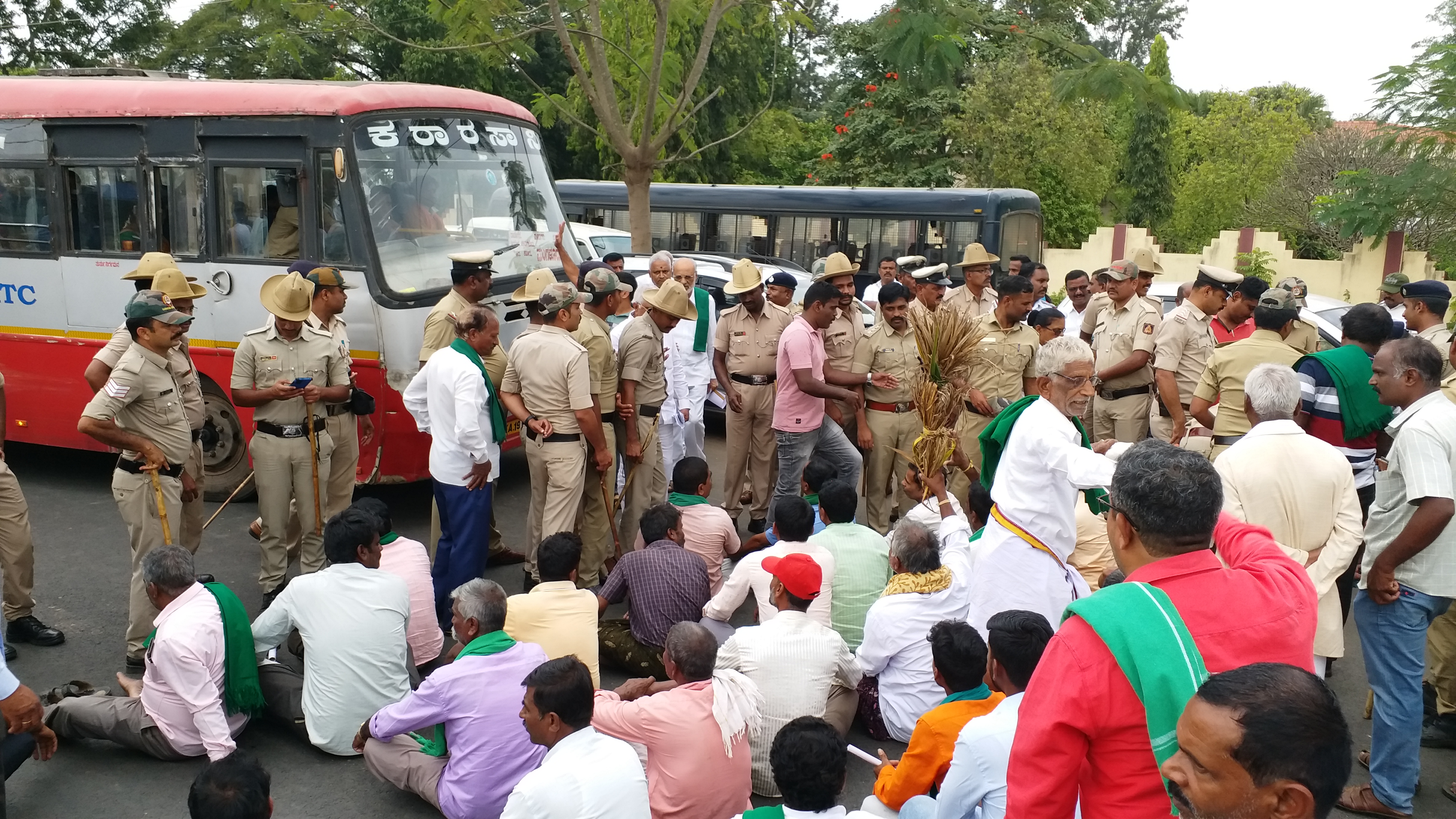 water-from-bhadra-left-bank-canal-jan10-and-right-bankcanal-from-20-says-madhu-bangarappa