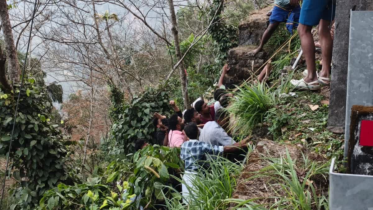 KSRTC BUS ACCIDENT DEATH  KSRTC BUS ACCIDENT DEATH IN IDUKKI  ബസ് താഴ്‌ചയിലേക്ക് മറിഞ്ഞു  കെഎസ്‌ആര്‍ടിസി അപകടം ഇടുക്കി