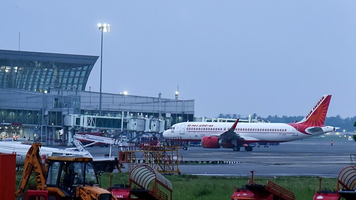 FLIGHTS DELAYED AT KOLKATA AIRPORT