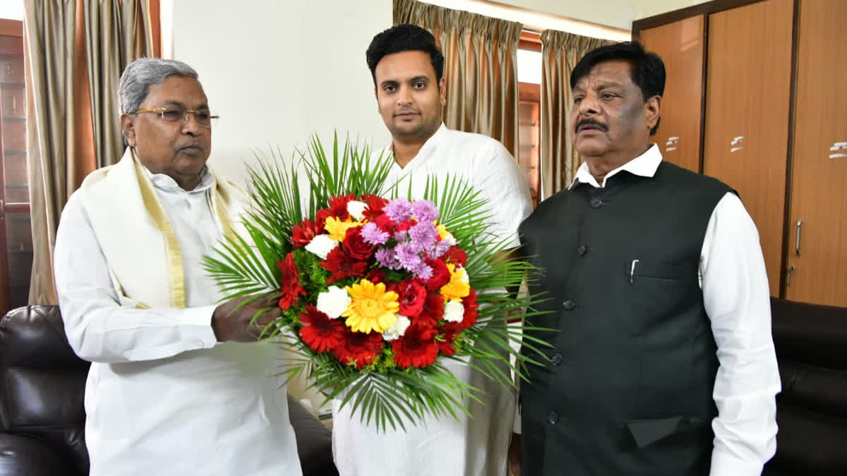 Mysore kodagu MP yaduveer wadiyar met CM siddaramaiah